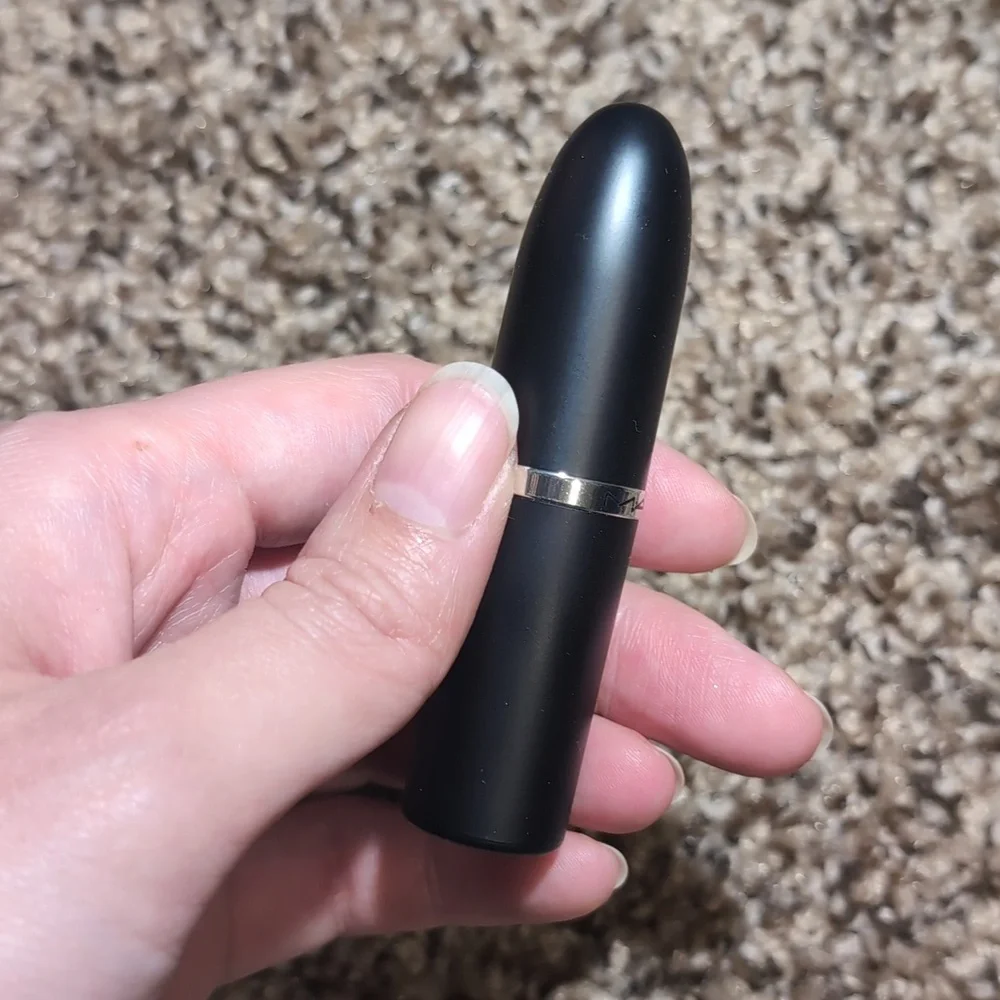 NEW! MAC Maximal Lipstick - Picture 3 of 8